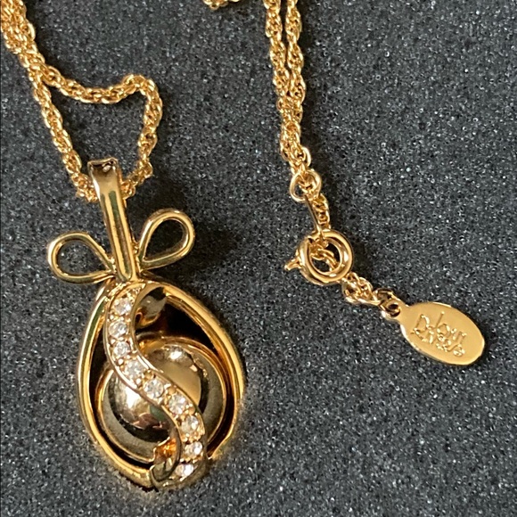 🎄Joan Rivers Gold Plated Crystal Egg Shaped Pendant Necklace NWT! - Picture 2 of 11
